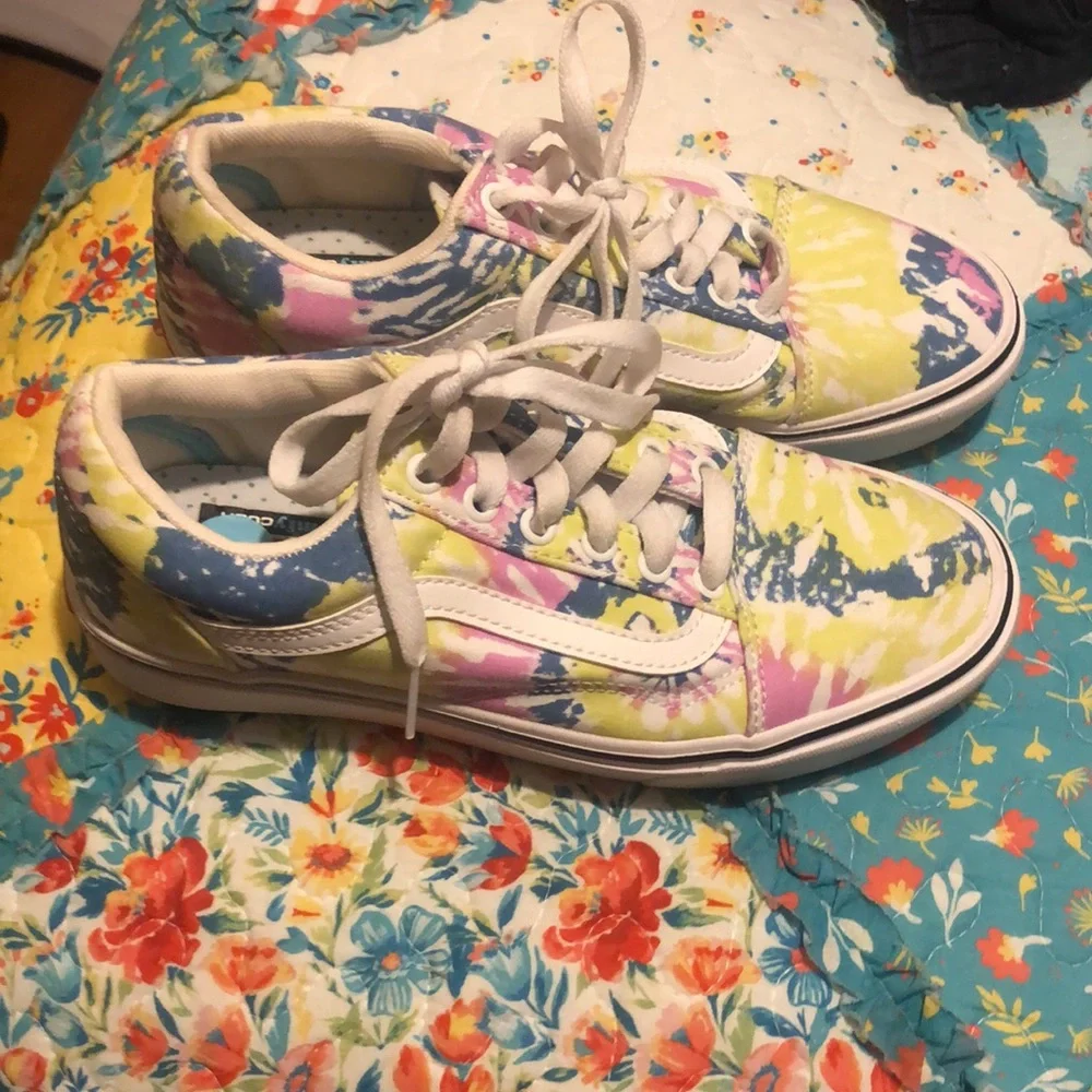 Vans - Picture 2 of 5